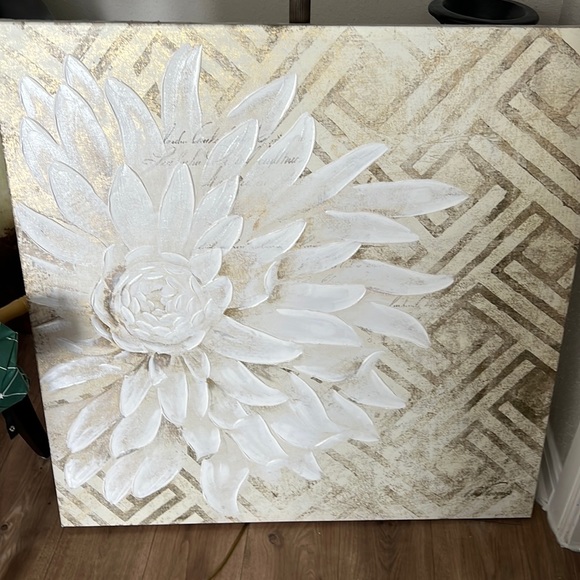 Recently picked up this flower painting wondering if any one is interested